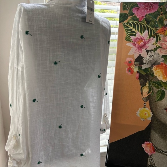 Forever 21 White Button-Up Shirt with Green Embroidery - Picture 4 of 6